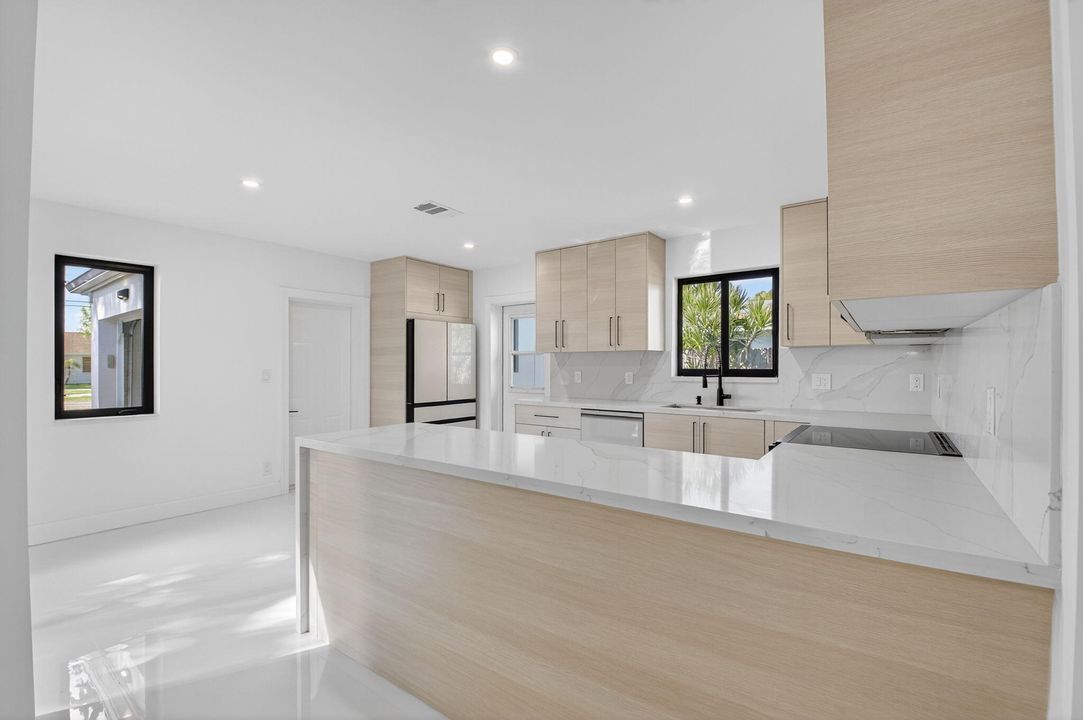 В аренду: $9,500 (2 спален, 1 ванн, 1203 Квадратных фут)