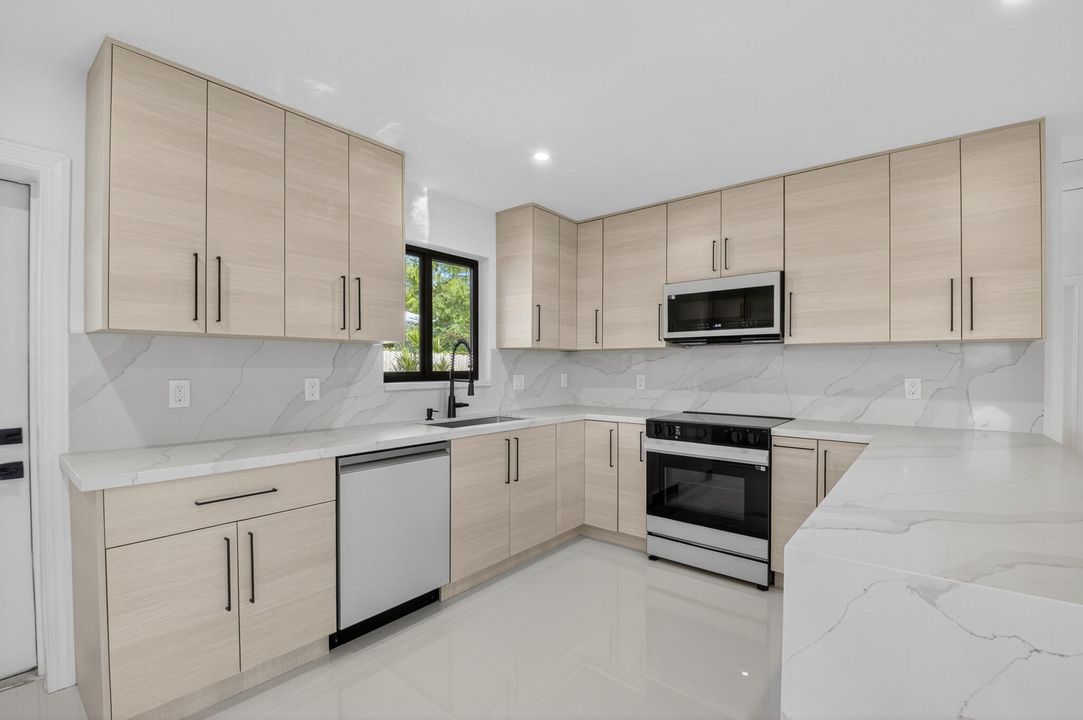 В аренду: $9,500 (2 спален, 1 ванн, 1203 Квадратных фут)