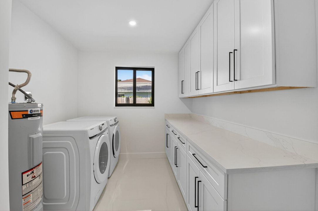 В аренду: $9,500 (2 спален, 1 ванн, 1203 Квадратных фут)