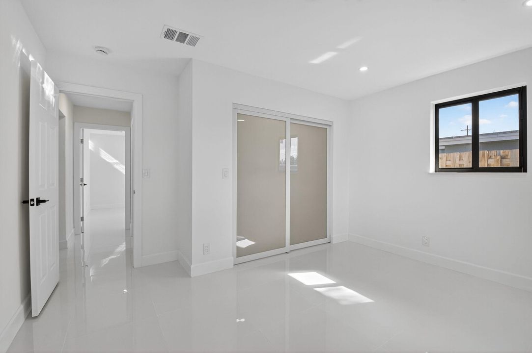 В аренду: $9,500 (2 спален, 1 ванн, 1203 Квадратных фут)