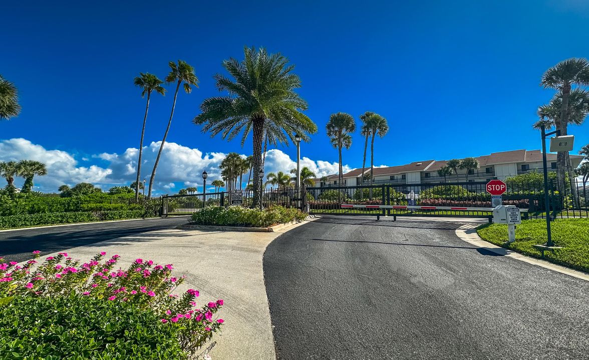 Active With Contract: $3,000 (2 beds, 2 baths, 1332 Square Feet)