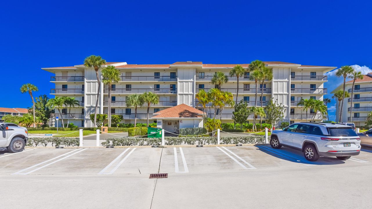 Active With Contract: $3,000 (2 beds, 2 baths, 1332 Square Feet)