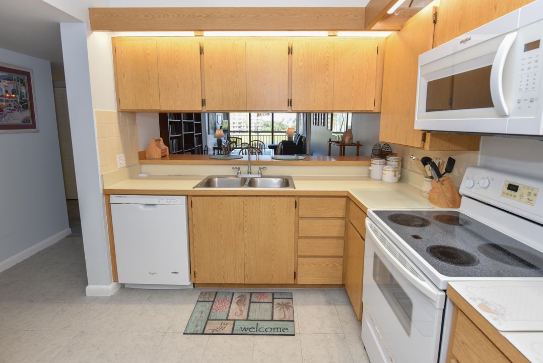 Active With Contract: $3,000 (2 beds, 2 baths, 1332 Square Feet)