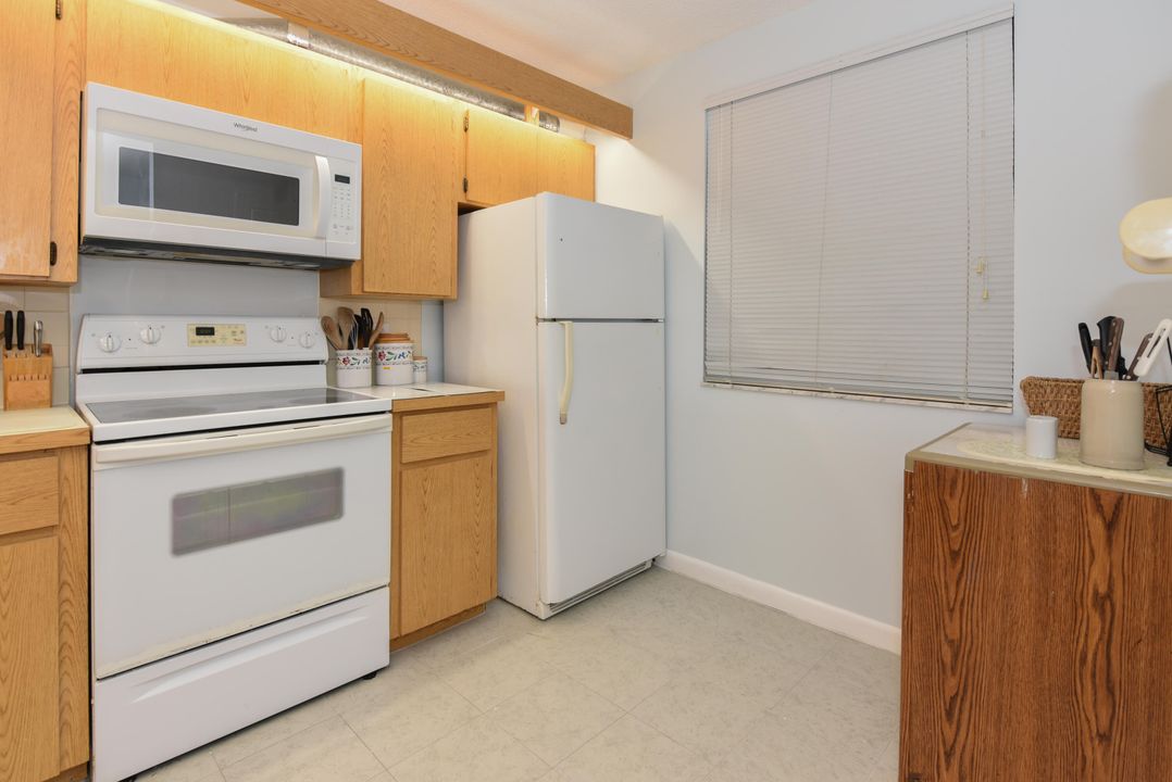 Active With Contract: $3,000 (2 beds, 2 baths, 1332 Square Feet)