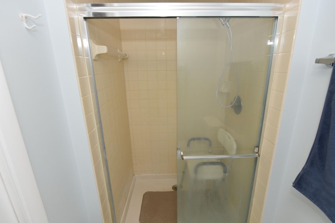 Active With Contract: $3,000 (2 beds, 2 baths, 1332 Square Feet)