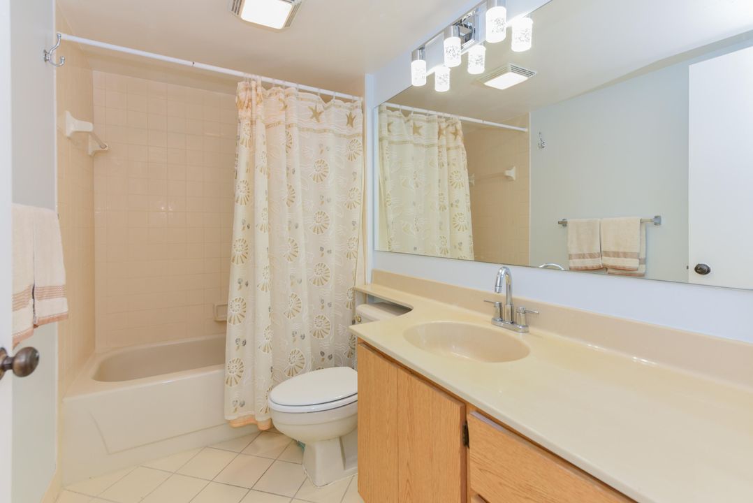 Active With Contract: $3,000 (2 beds, 2 baths, 1332 Square Feet)