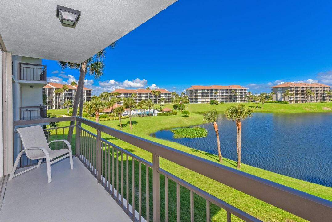 Active With Contract: $3,000 (2 beds, 2 baths, 1332 Square Feet)