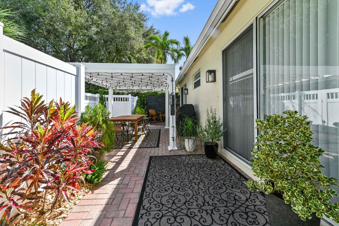 Active With Contract: $595,000 (3 beds, 2 baths, 1688 Square Feet)