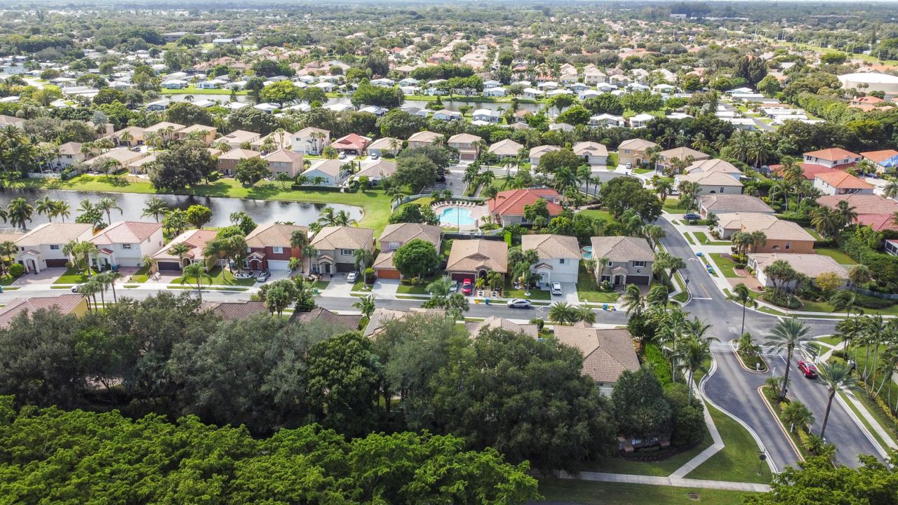 Active With Contract: $595,000 (3 beds, 2 baths, 1688 Square Feet)