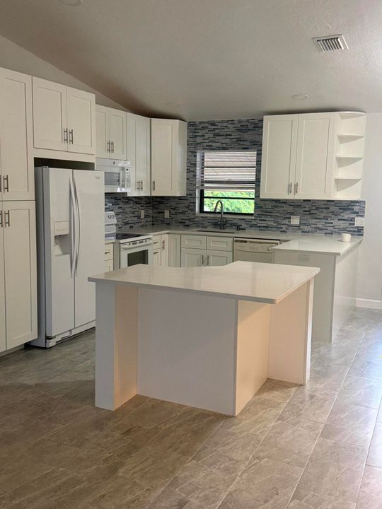 For Rent: $1,900 (2 beds, 2 baths, 1209 Square Feet)