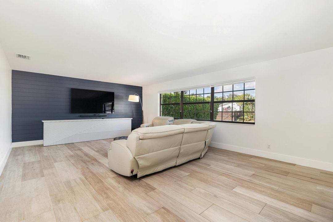 For Sale: $1,450,000 (4 beds, 3 baths, 2425 Square Feet)