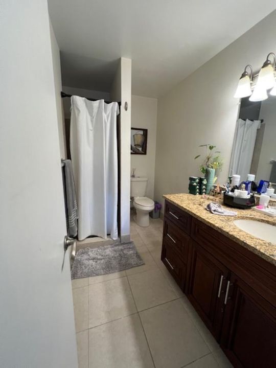 Activo con contrato: $3,050 (3 camas, 2 baños, 1200 Pies cuadrados)