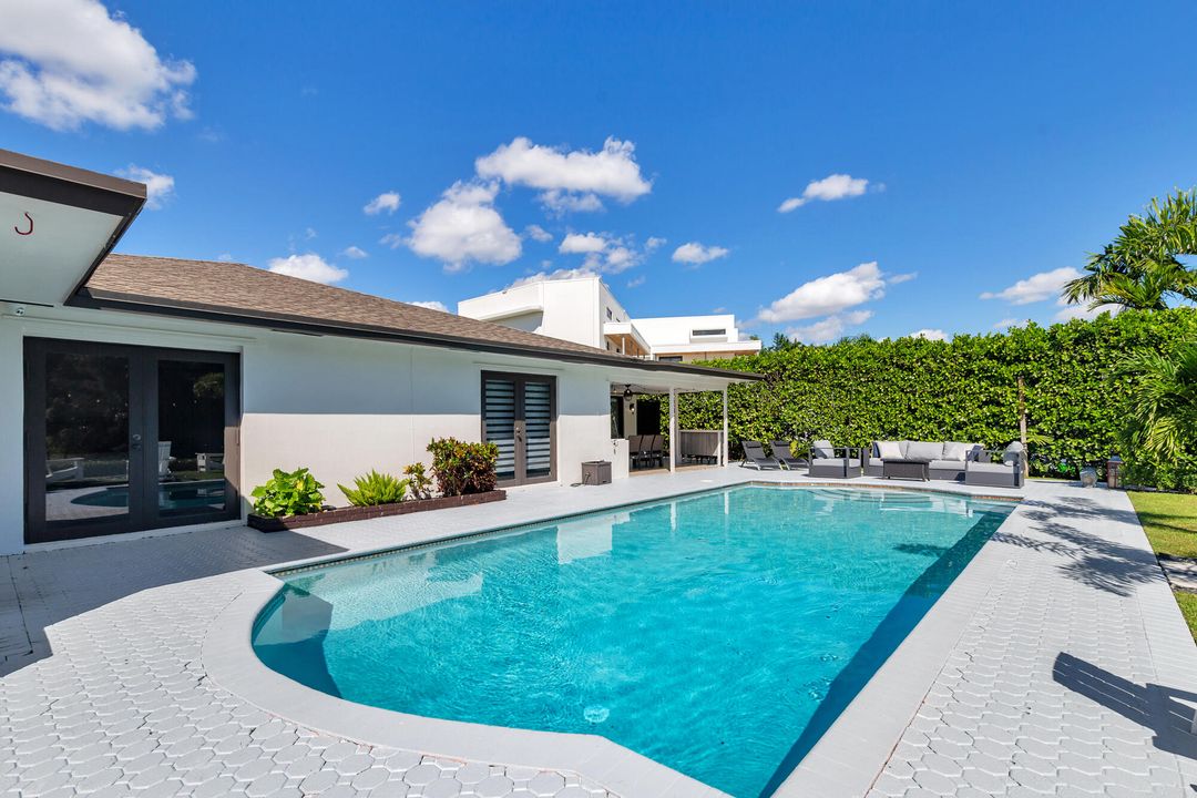 For Sale: $1,450,000 (4 beds, 3 baths, 2425 Square Feet)