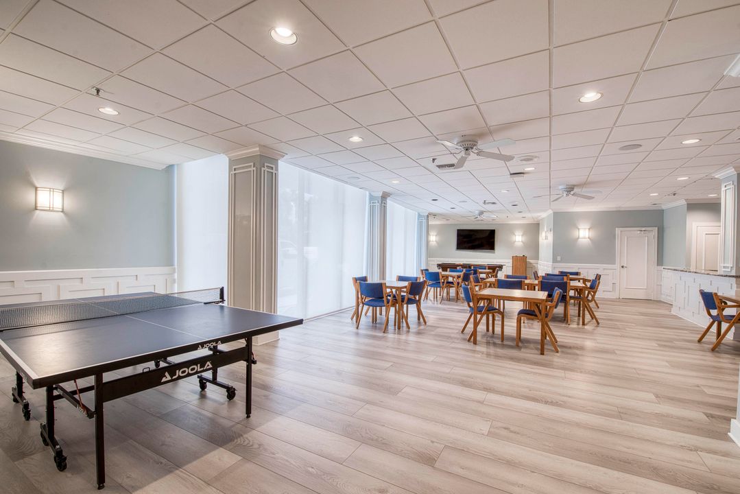 Под контрактом: $635,000 (2 спален, 2 ванн, 1306 Квадратных фут)