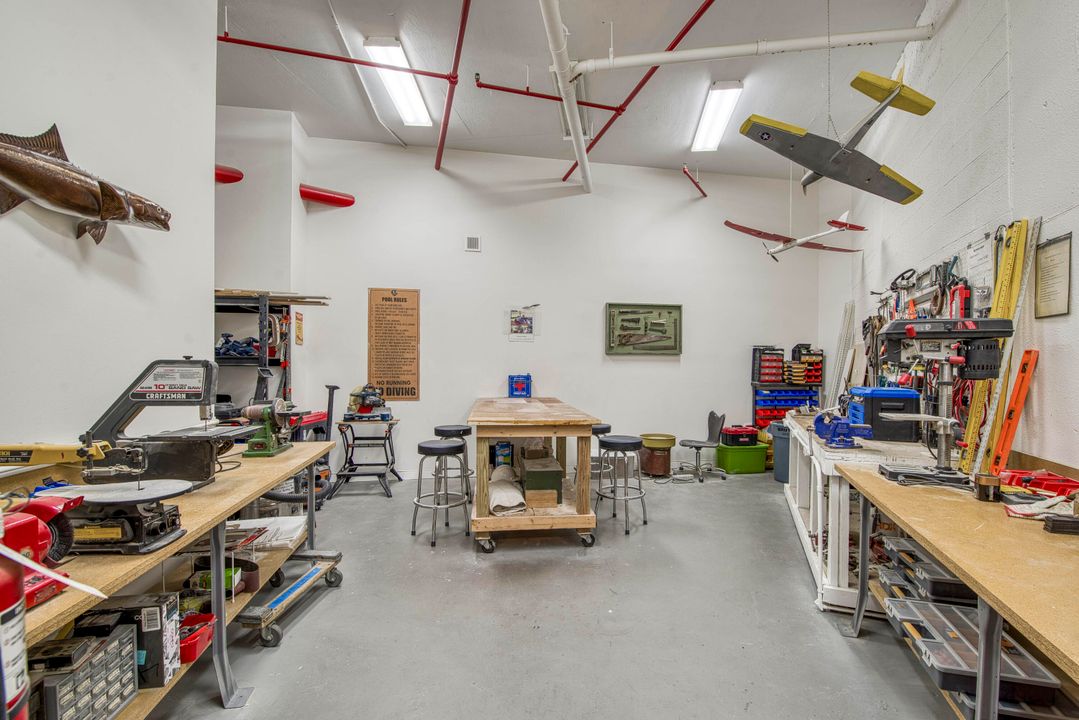 Под контрактом: $635,000 (2 спален, 2 ванн, 1306 Квадратных фут)