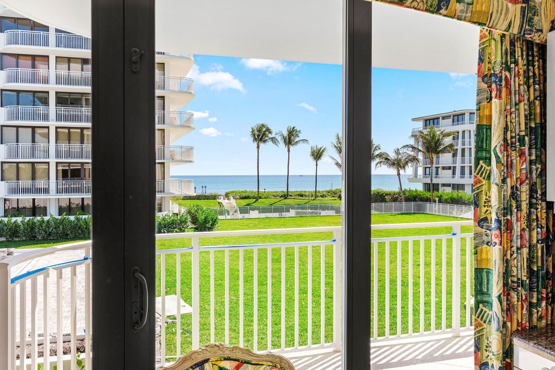 For Sale: $2,299,000 (3 beds, 3 baths, 2434 Square Feet)