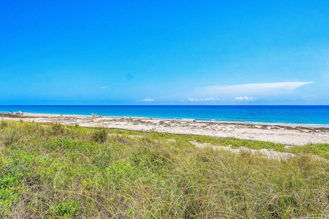 For Sale: $2,299,000 (3 beds, 3 baths, 2434 Square Feet)