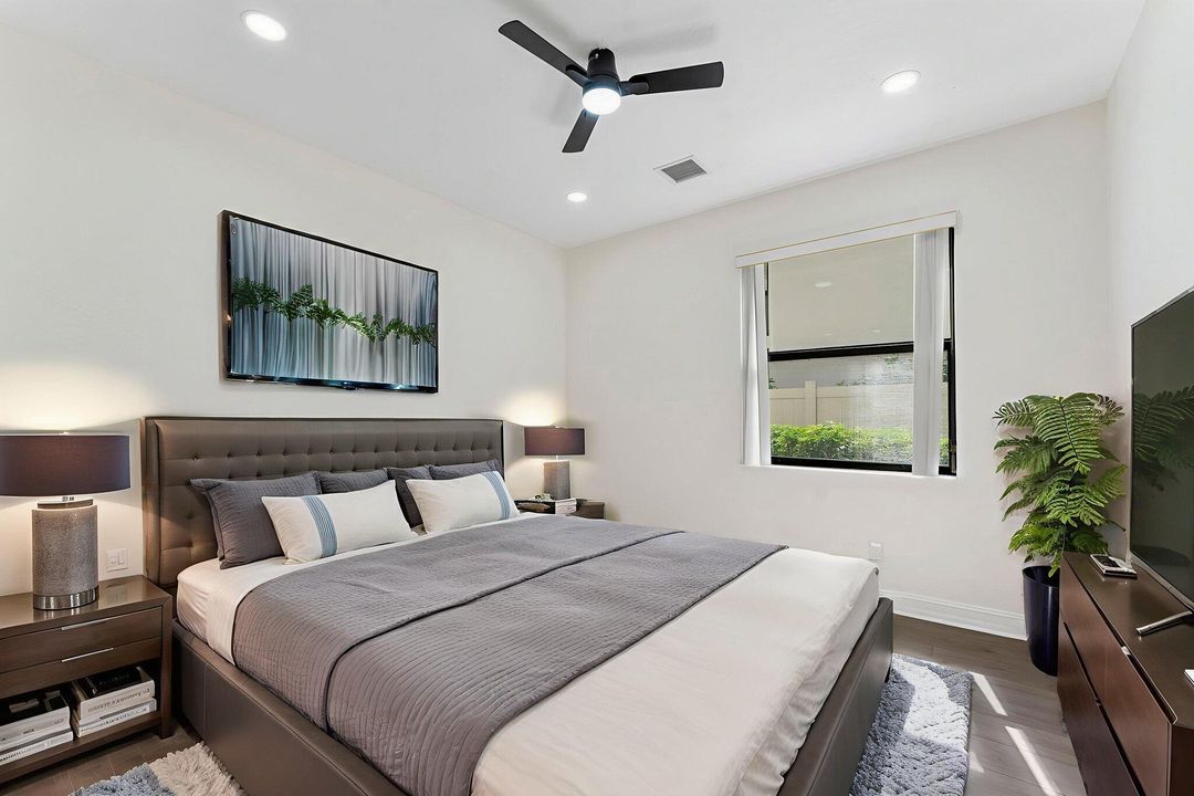 合同活跃: $4,900 (5 贝兹, 4 浴室, 3379 平方英尺)