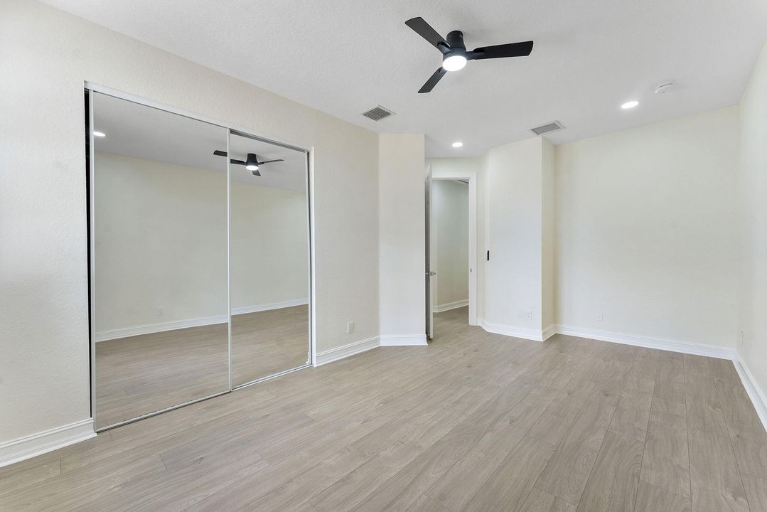 合同活跃: $4,900 (5 贝兹, 4 浴室, 3379 平方英尺)