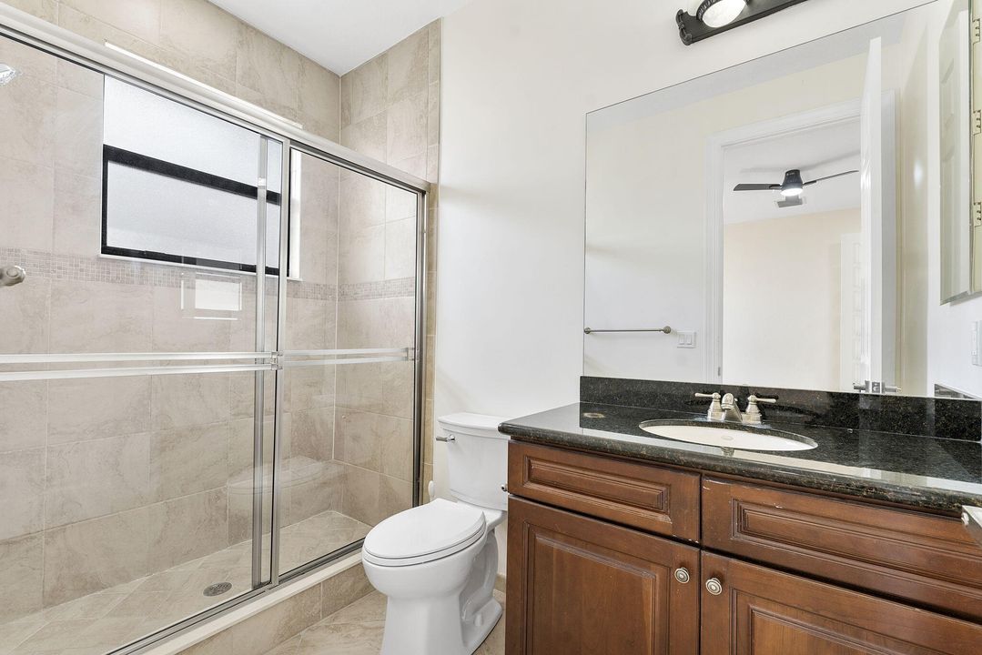 合同活跃: $4,900 (5 贝兹, 4 浴室, 3379 平方英尺)