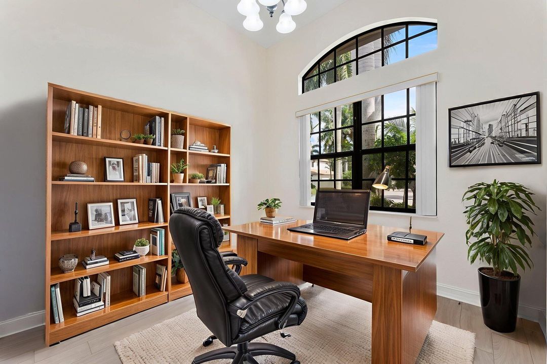 合同活跃: $4,900 (5 贝兹, 4 浴室, 3379 平方英尺)