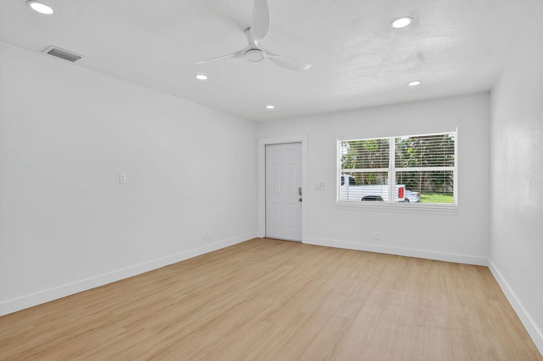 Active With Contract: $3,500 (3 beds, 2 baths, 1278 Square Feet)