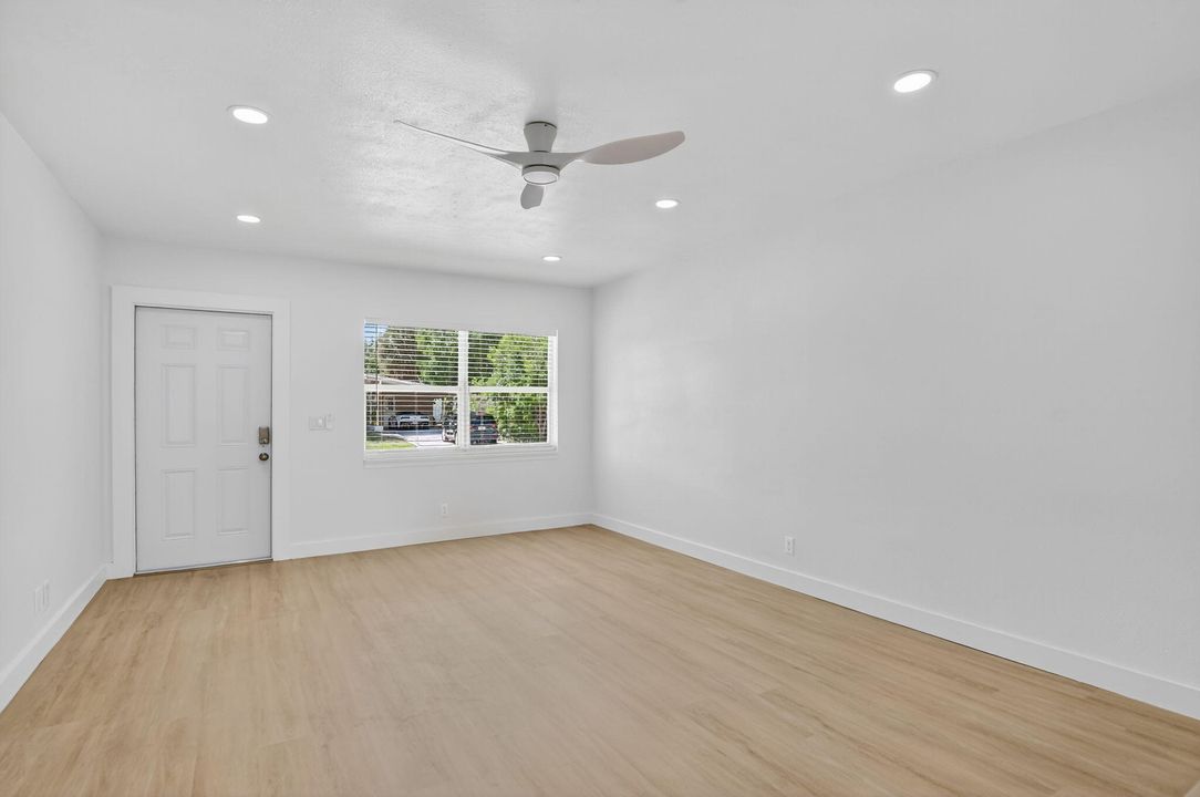 Active With Contract: $3,500 (3 beds, 2 baths, 1278 Square Feet)