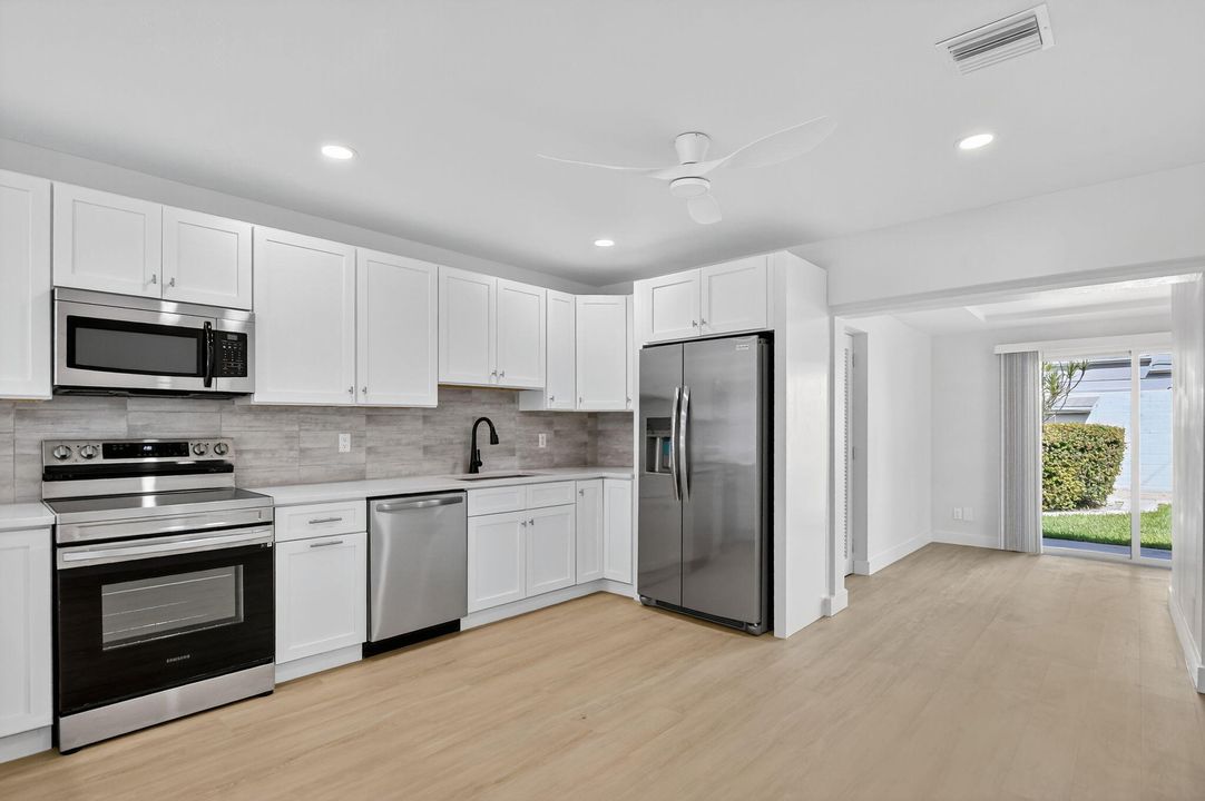 Active With Contract: $3,500 (3 beds, 2 baths, 1278 Square Feet)