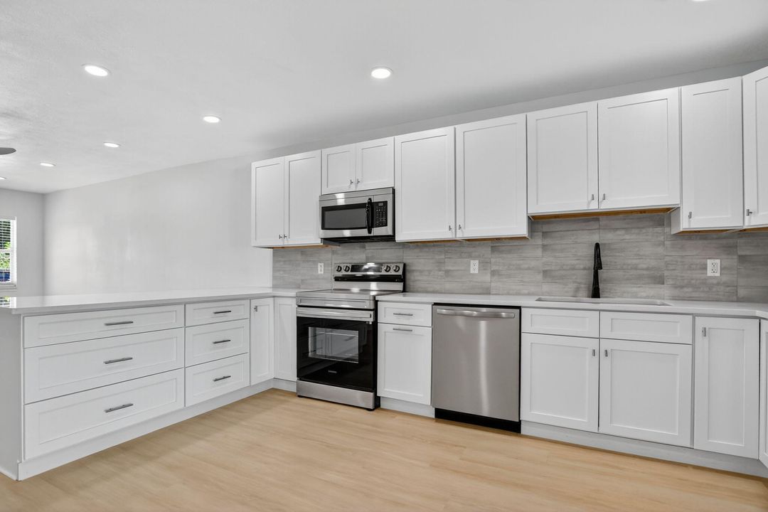 Active With Contract: $3,500 (3 beds, 2 baths, 1278 Square Feet)