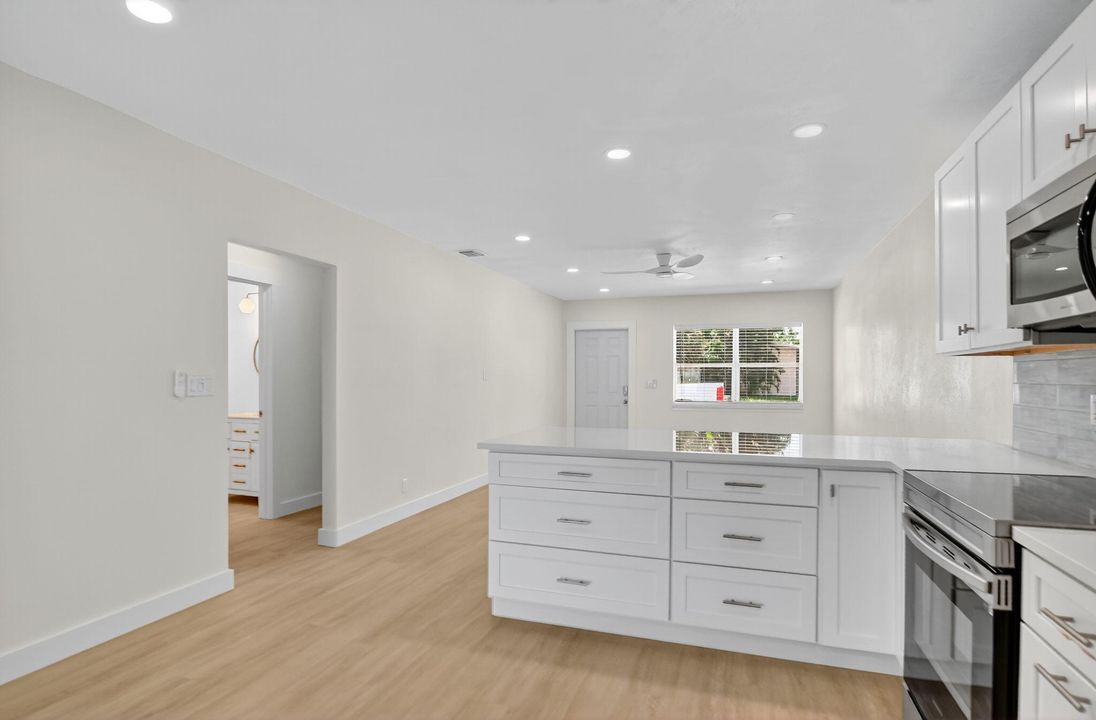 Active With Contract: $3,500 (3 beds, 2 baths, 1278 Square Feet)