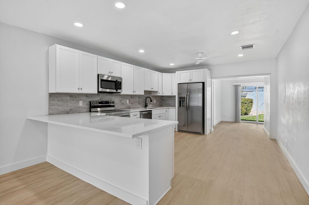 Active With Contract: $3,500 (3 beds, 2 baths, 1278 Square Feet)