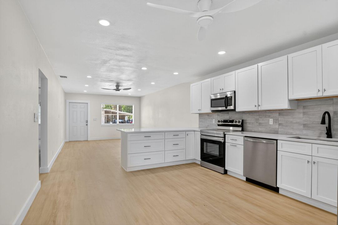 Active With Contract: $3,500 (3 beds, 2 baths, 1278 Square Feet)