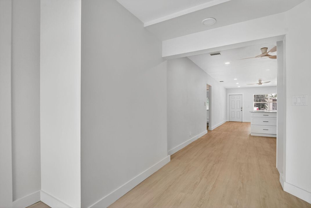 Active With Contract: $3,500 (3 beds, 2 baths, 1278 Square Feet)