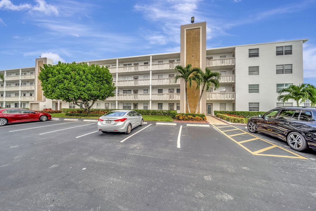 For Sale: $159,900 (2 beds, 2 baths, 916 Square Feet)