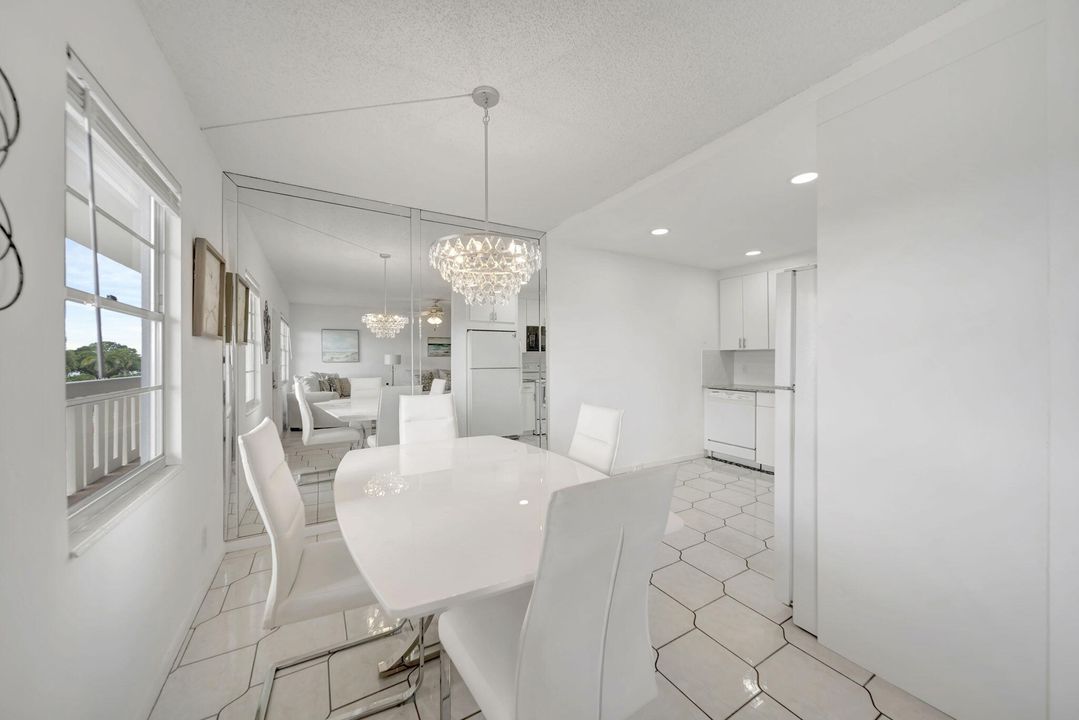 For Sale: $159,900 (2 beds, 2 baths, 916 Square Feet)