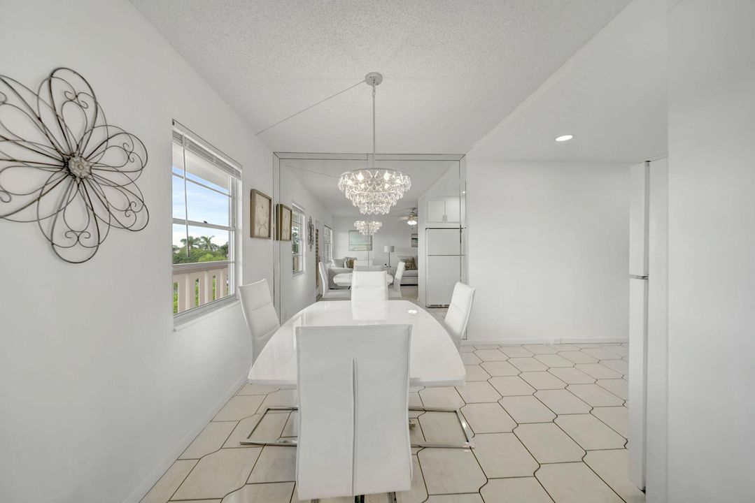 For Sale: $159,900 (2 beds, 2 baths, 916 Square Feet)