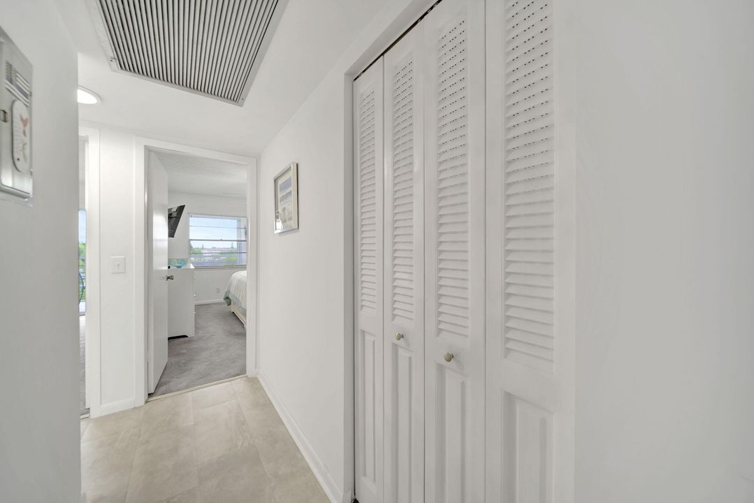 For Sale: $159,900 (2 beds, 2 baths, 916 Square Feet)