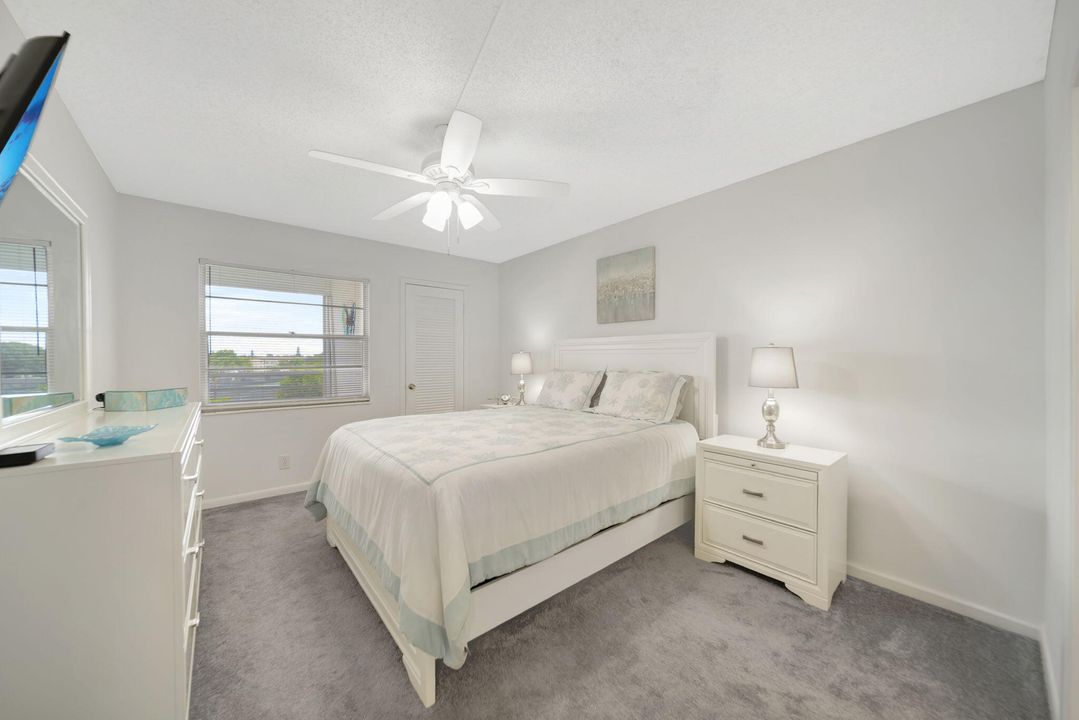 For Sale: $159,900 (2 beds, 2 baths, 916 Square Feet)