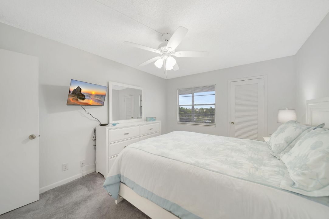 For Sale: $159,900 (2 beds, 2 baths, 916 Square Feet)