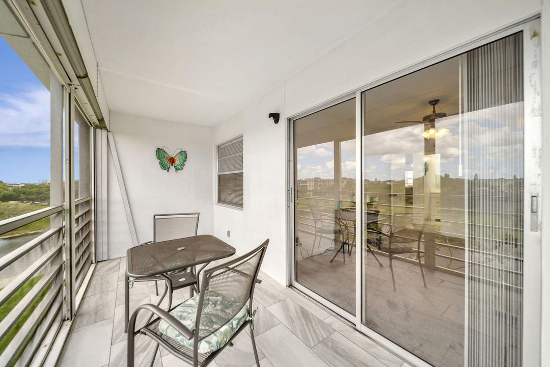 For Sale: $159,900 (2 beds, 2 baths, 916 Square Feet)