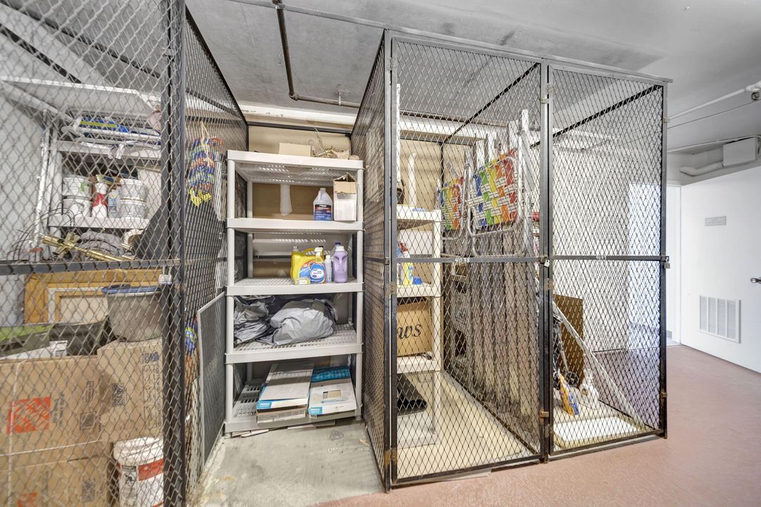 For Sale: $159,900 (2 beds, 2 baths, 916 Square Feet)