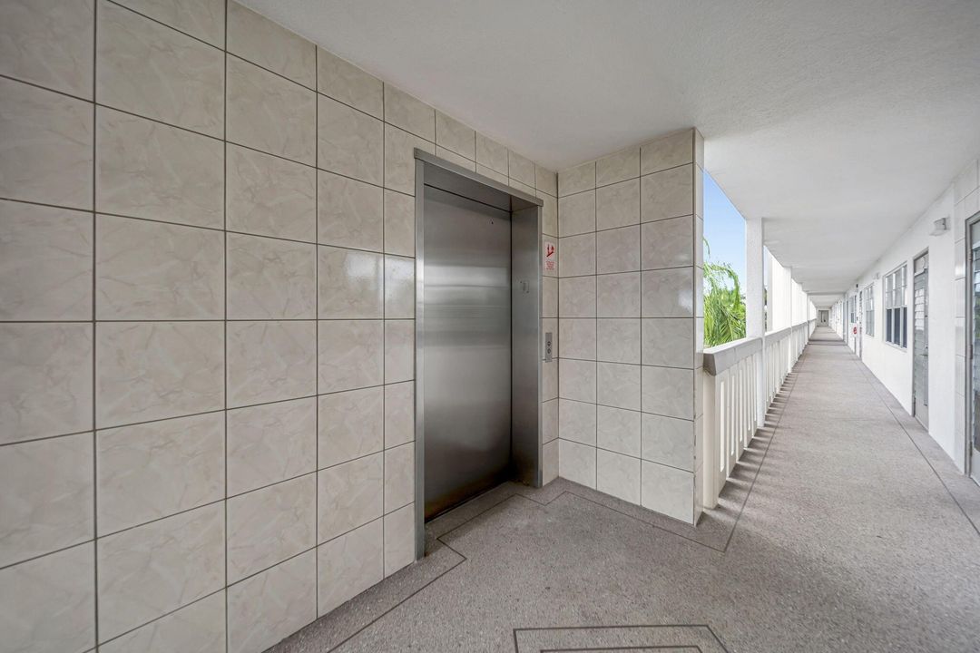 For Sale: $159,900 (2 beds, 2 baths, 916 Square Feet)