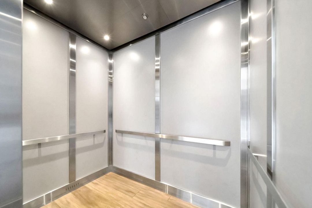 For Sale: $159,900 (2 beds, 2 baths, 916 Square Feet)