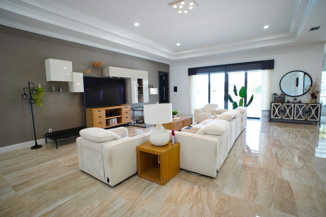 For Sale: $1,750,000 (5 beds, 3 baths, 3494 Square Feet)