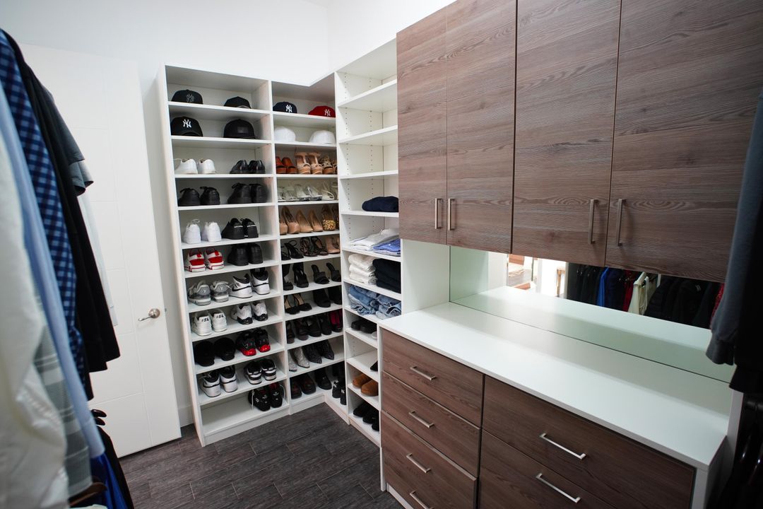 For Sale: $1,750,000 (5 beds, 3 baths, 3494 Square Feet)