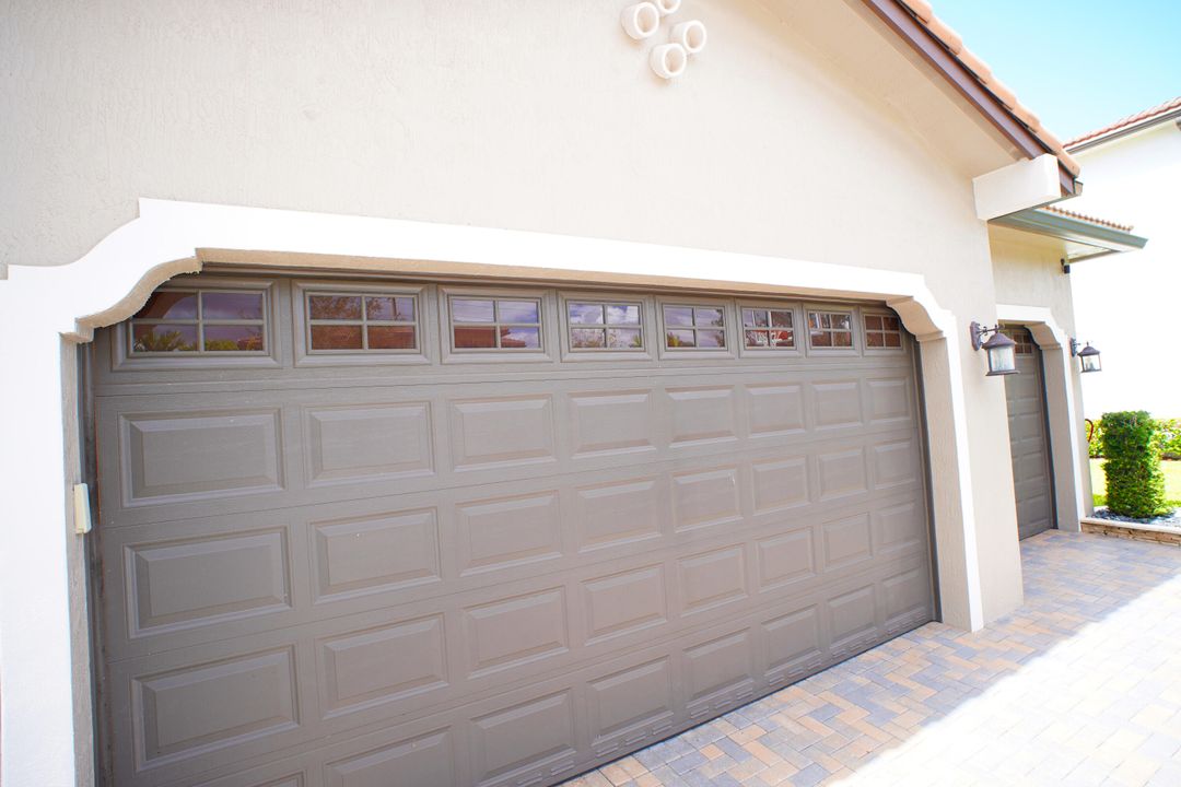 For Sale: $1,750,000 (5 beds, 3 baths, 3494 Square Feet)