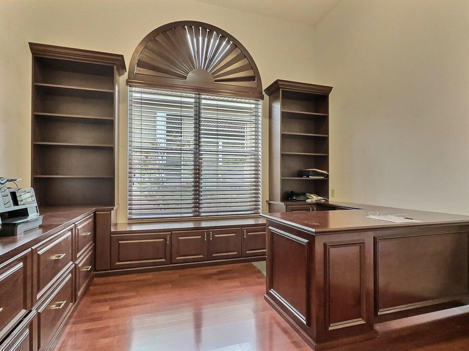 En Venta: $759,000 (3 camas, 2 baños, 2803 Pies cuadrados)