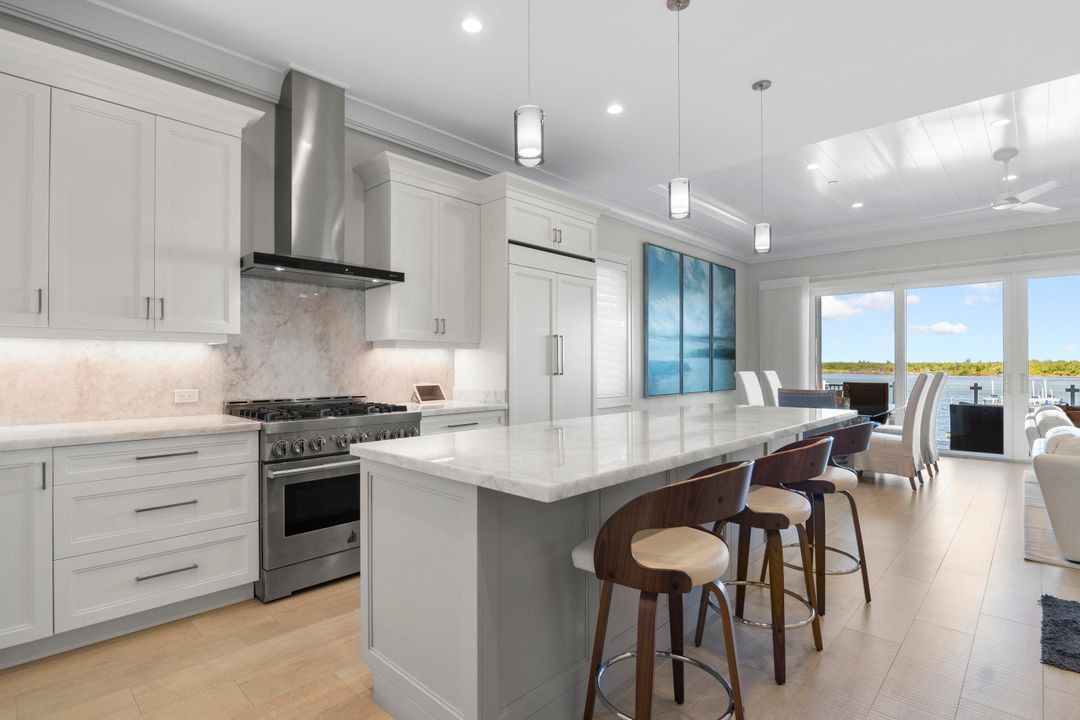 For Sale: $2,595,000 (3 beds, 4 baths, 3099 Square Feet)