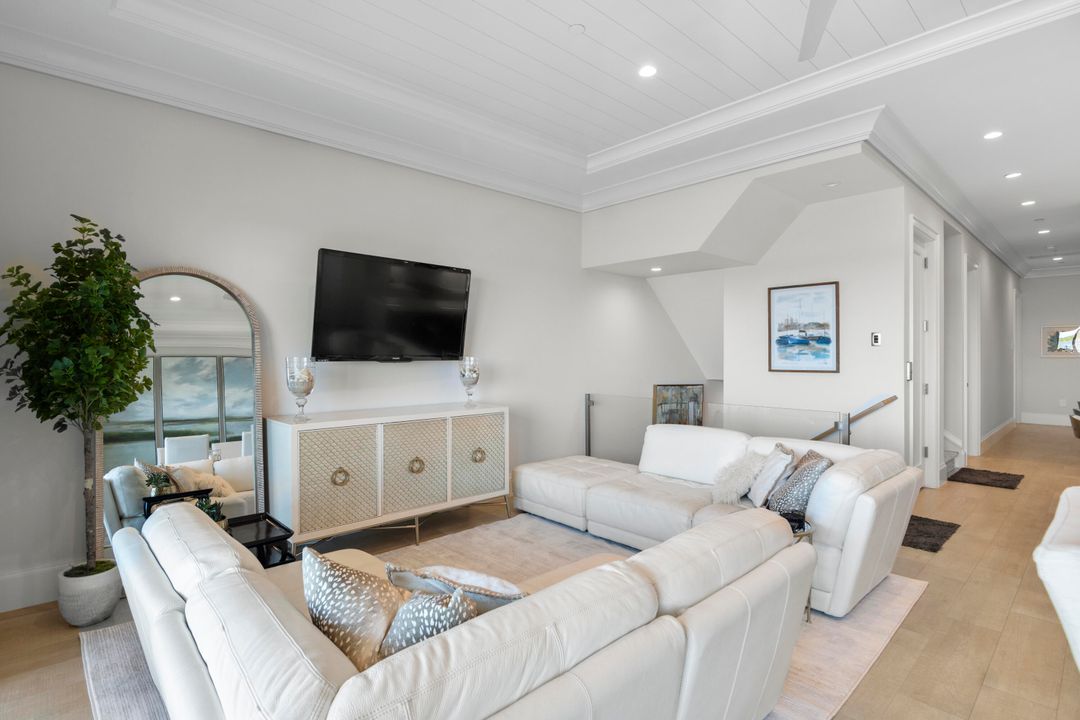 For Sale: $2,595,000 (3 beds, 4 baths, 3099 Square Feet)