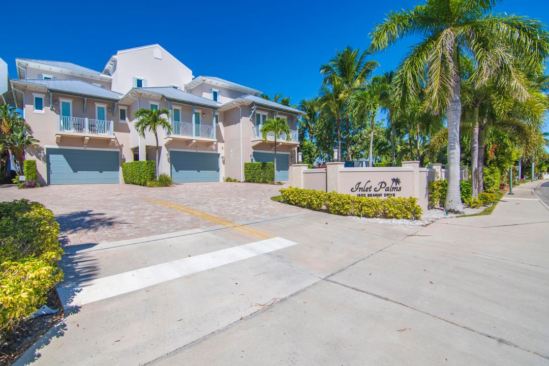 For Sale: $2,595,000 (3 beds, 4 baths, 3099 Square Feet)